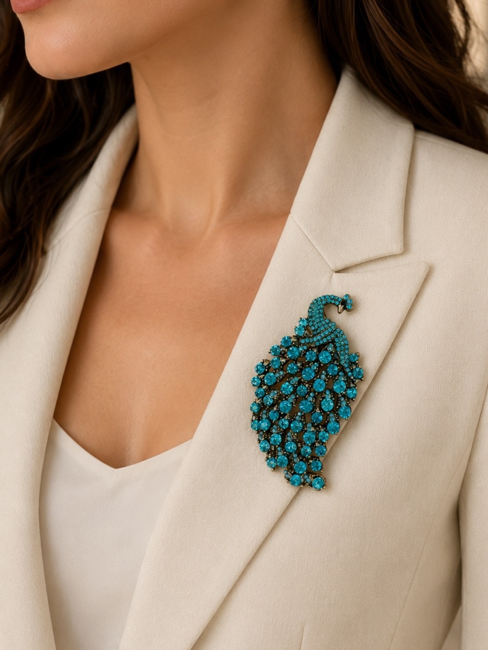 Crystal Peacock Brooch – Statement Rhinestone Bird Pin, Elegant Vintage-Ins - Picture 3 of 3